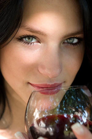 woman-wine - Gimp - 300x450 - Lanczos - 85%